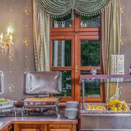 Kastelyhotel Sasvar فندق