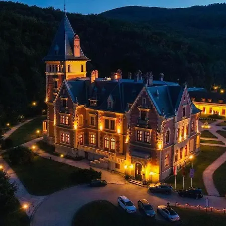 Kastelyhotel Sasvar מלון 4*