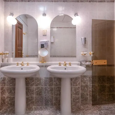 Hotel Kastelyhotel Sasvar