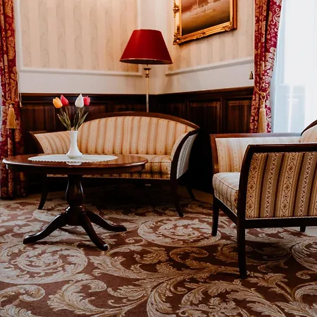 Kastelyhotel Sasvar מלון 4*