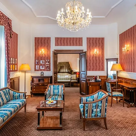 Kastelyhotel Sasvar מלון Parádsasvár