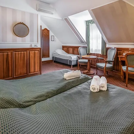 מלון Kastelyhotel Sasvar 4*