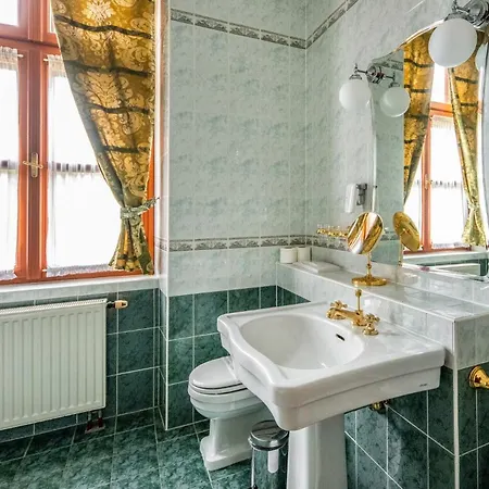 Kastelyhotel Sasvar Otel Parádsasvár