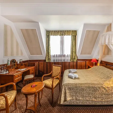 מלון Kastelyhotel Sasvar 4*