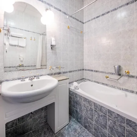 Otel Kastelyhotel Sasvar Parádsasvár