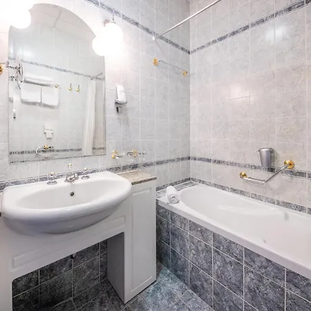 Hotell Kastelyhotel Sasvar