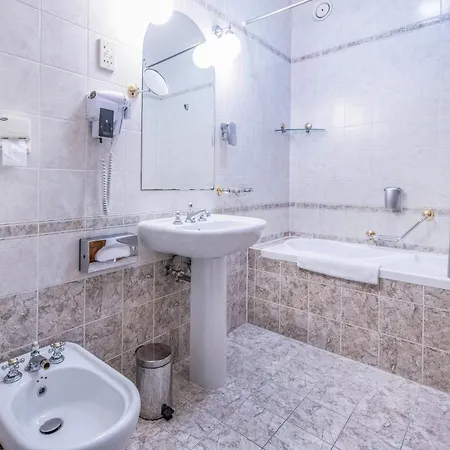 萨斯法尔城堡度假酒店 Parádsasvár