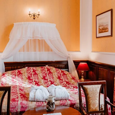 Kastelyhotel Sasvar מלון