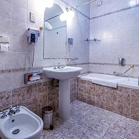 萨斯法尔城堡度假酒店 酒店 Parádsasvár
