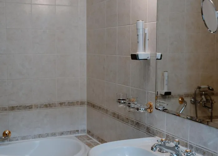 Kastelyhotel Sasvar Hotel Paradsasvar