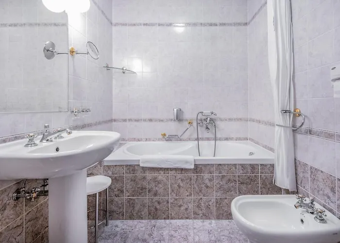 Kastelyhotel Sasvar Hotel Parádsasvár